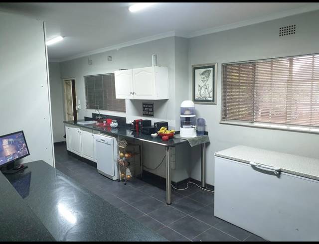 3 BEDROOM FREEHOLD RENTED IN RANDPARK RIDGE